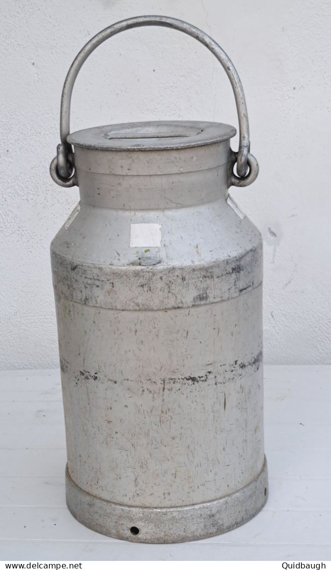 Ancienne cruche à lait en aluminium 20 litres