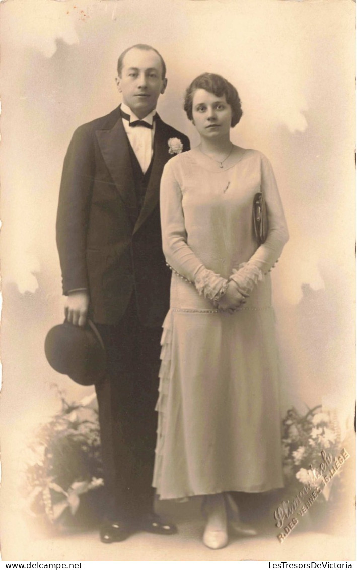 CARTE PHOTO - Couple - Portrait D'un Couple à Un Mariage - Carte Postale Ancienne - Couples