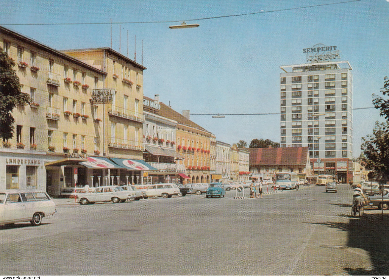 AK - OÖ - WELS Der Kaiser Josef Platz - 60iger Mit Dem Alten Semperit Gebäude - Wels