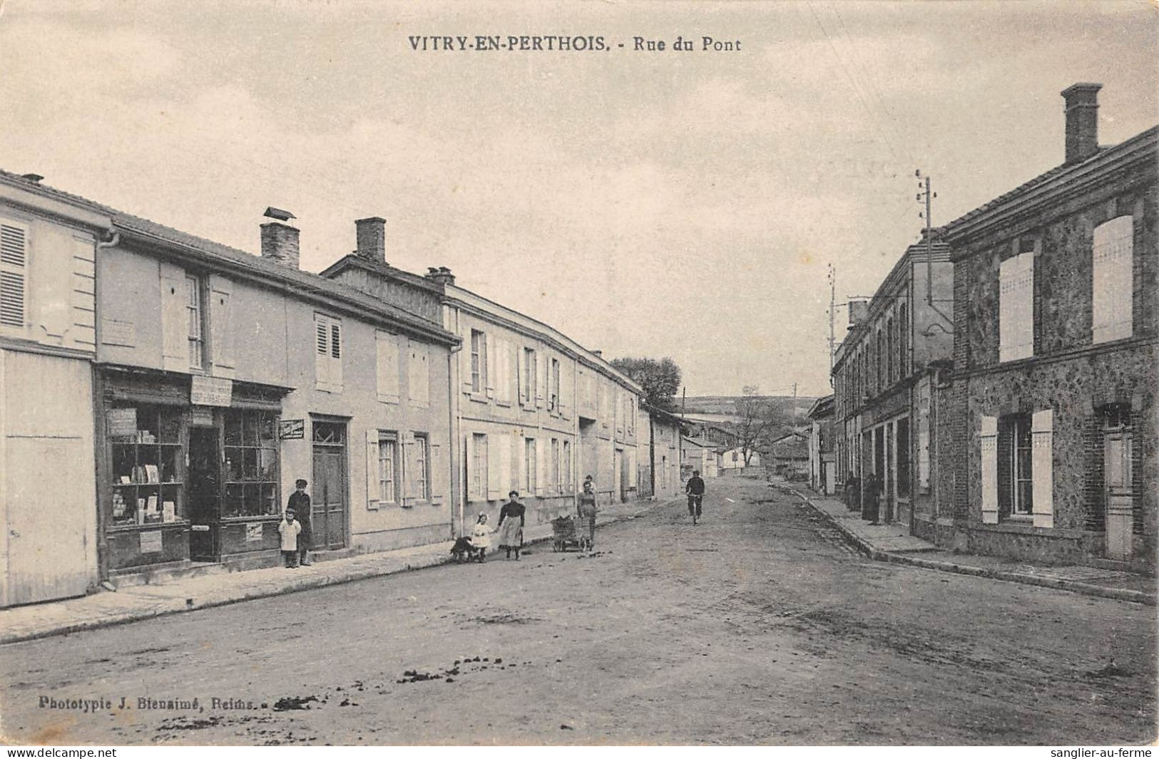 CPA 51 VITRY EN PERTHOIS / RUE DU PONT - Autres & Non Classés