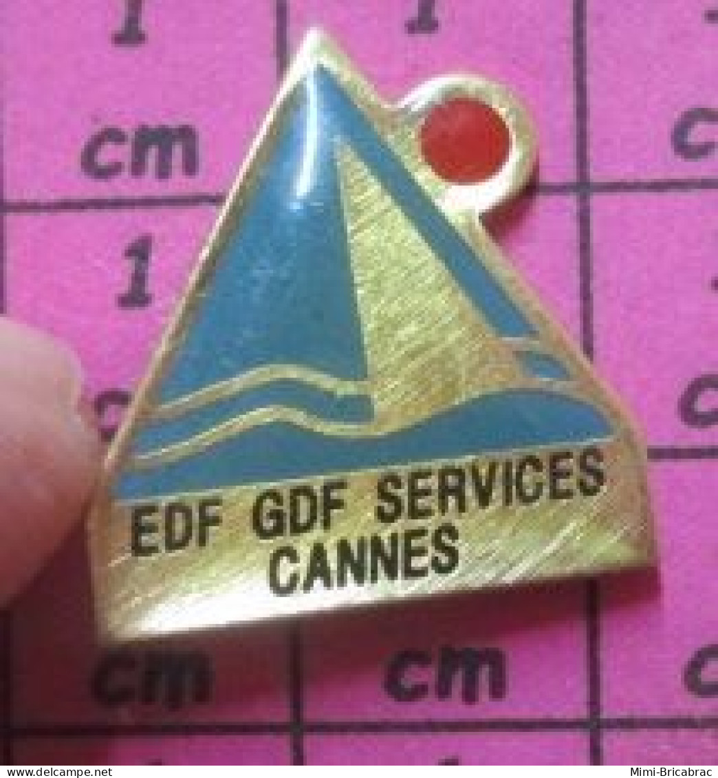 516c Pin's Pins / Beau Et Rare / EDF GDF / SERVICES CANNES VOILIER VOILE BATEAU ? - EDF GDF