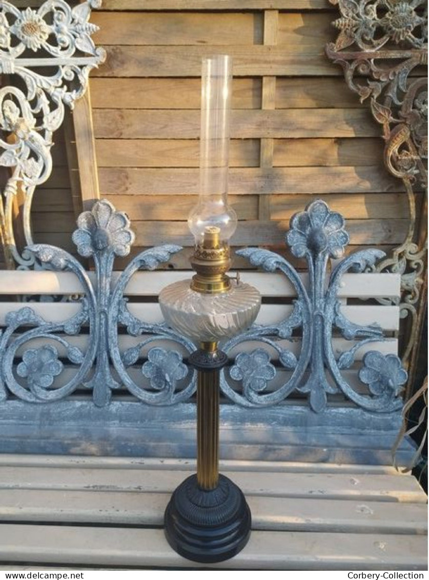 Grande Lampe à Pétrole Décor Palmettes Fût Cannelé Lamp Oil XIXème.