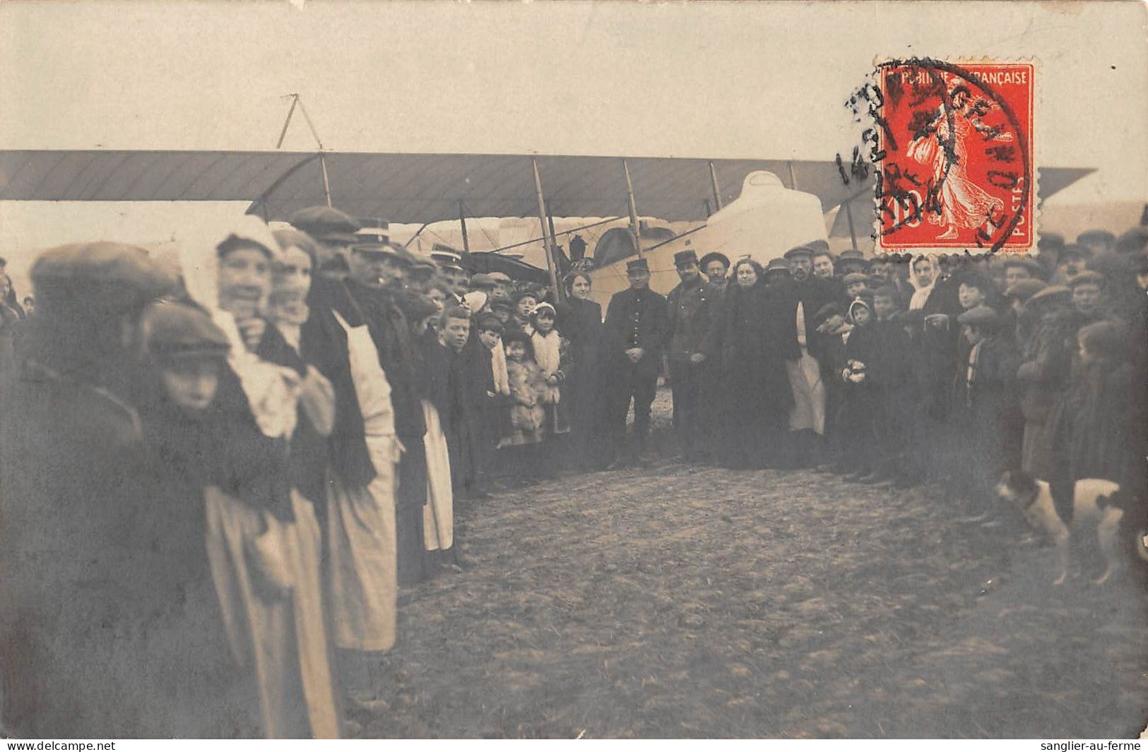 CPA 51 AVIZE / CARTE PHOTO D'UN ATTERISSAGE D'AVION / AVEC LES PILOTES ET LA FOULE - Andere & Zonder Classificatie