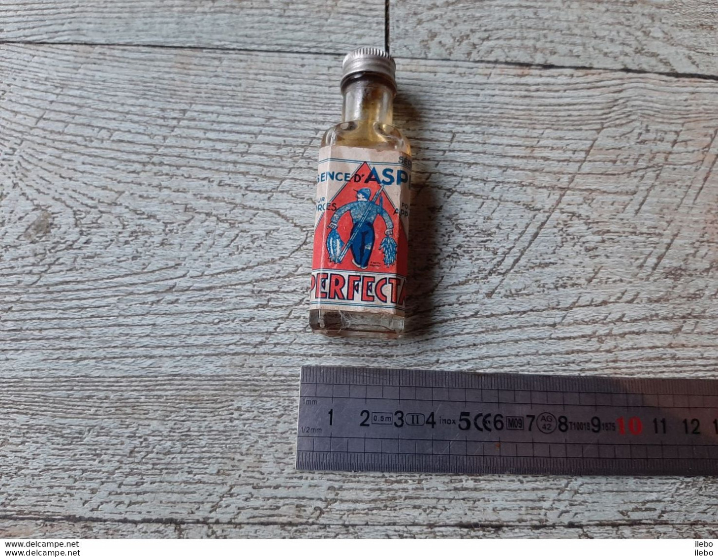 Ancienne Petite Bouteille Verre Essence D'aspic Pour Amorce Appats Perfecta Pêche Rare - Pêche