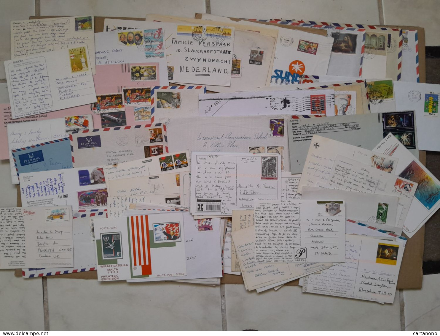 MALTE - Lot De 90 Enveloppes Cartes Postales Lettres Avec Affranchissements Années 70/ 90 - Malta