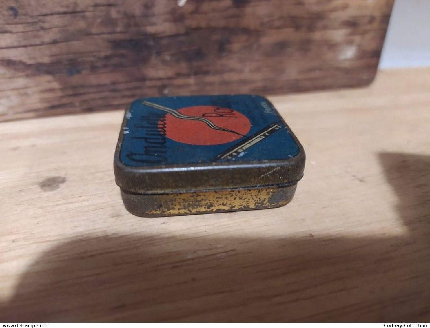 Ancienne Boîte à Aiguilles Ondulette Rouge Phonographe Gramophone - Boîtes