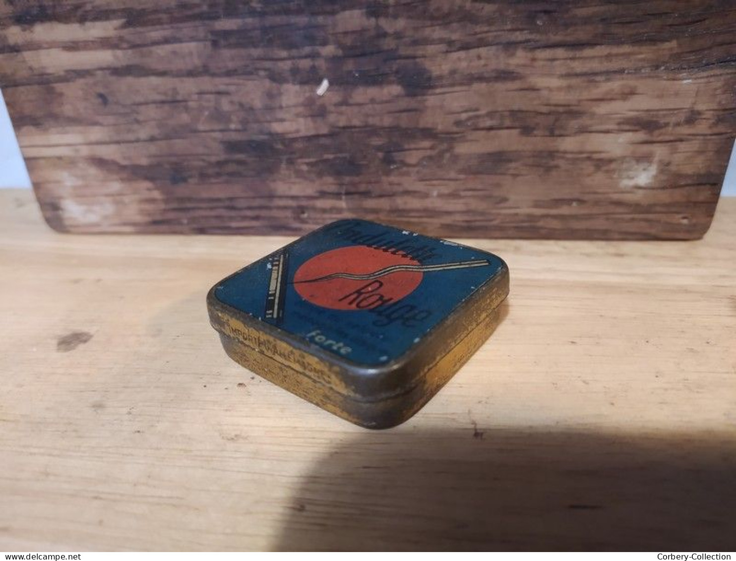 Ancienne Boîte à Aiguilles Ondulette Rouge Phonographe Gramophone