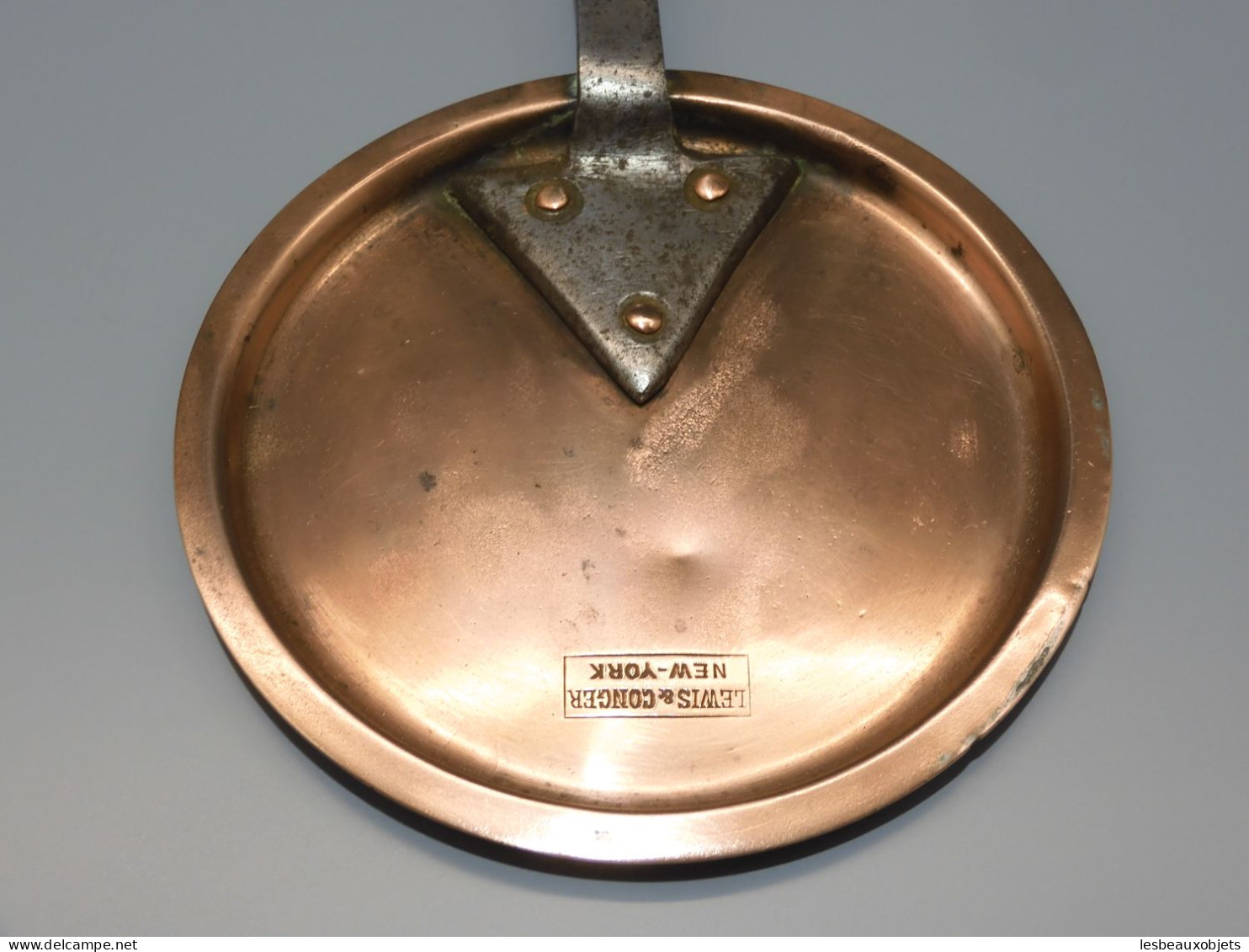 -ANCIEN COUVERCLE DE CASSEROLE CUIVRE POIGNEE Fer LEWIS & CONGER NEW YORK   E - Kupfer