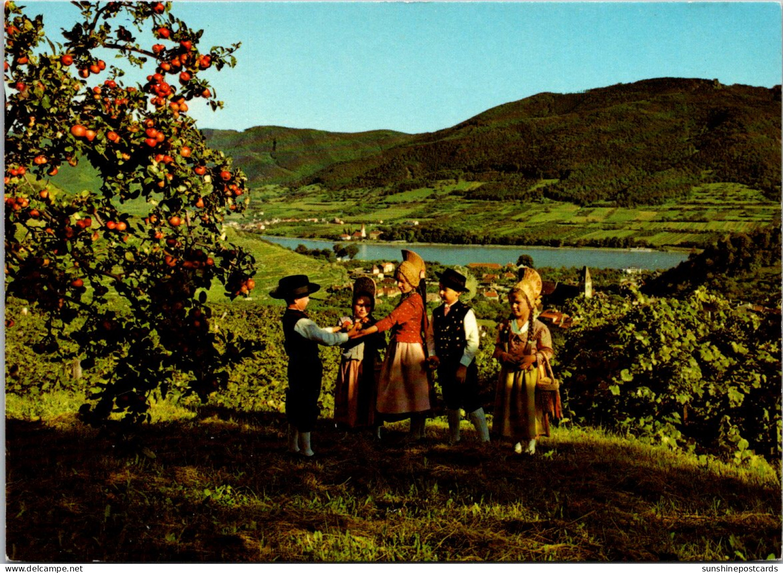 Austria Gruss Aus Wachau Danautal Children In Traditional Dress - Wachau