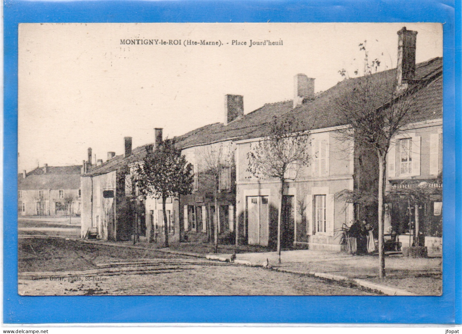 52 HAUTE MARNE - MONTIGNY LE ROI Place Jourd'heuil (voir Description) - Montigny Le Roi