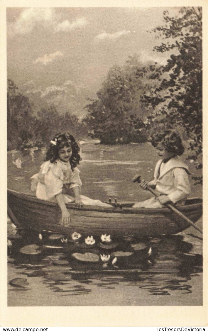 Enfants -  Portrait -   Deux Enfants Dans Une Barque Dans Un étang - Nénuphars - Carte Postale Ancienne - Children And Family Groups
