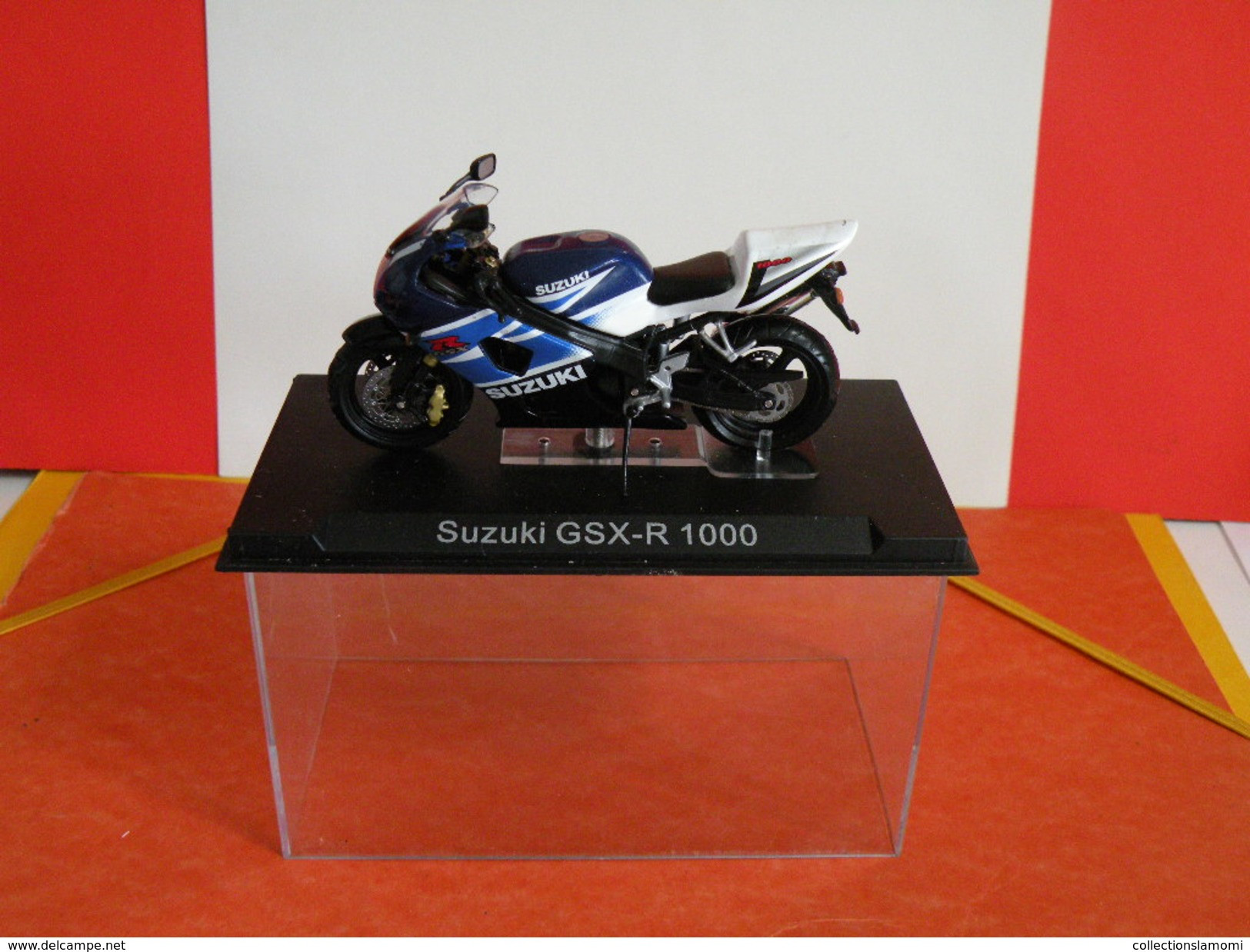 MOTO 1/24 > Suzuki GSX R 1000 (sous Vitrine) - Motos