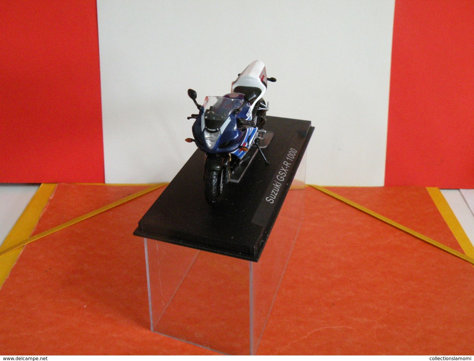 MOTO 1/24 > Suzuki GSX R 1000 (sous Vitrine) - Motorräder