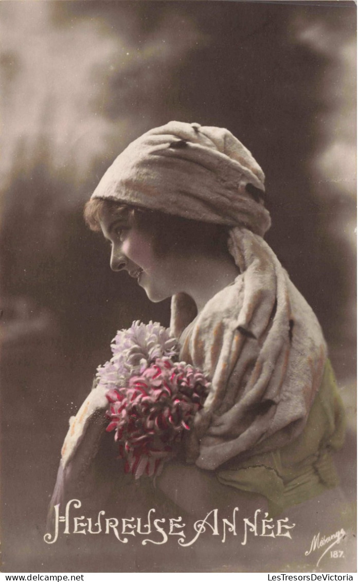 FÊTES & VOEUX - Heureuse Année - Femme Vue De Profil - Turban Sur Ses Cheveux -  Carte Postale Ancienne - Nouvel An