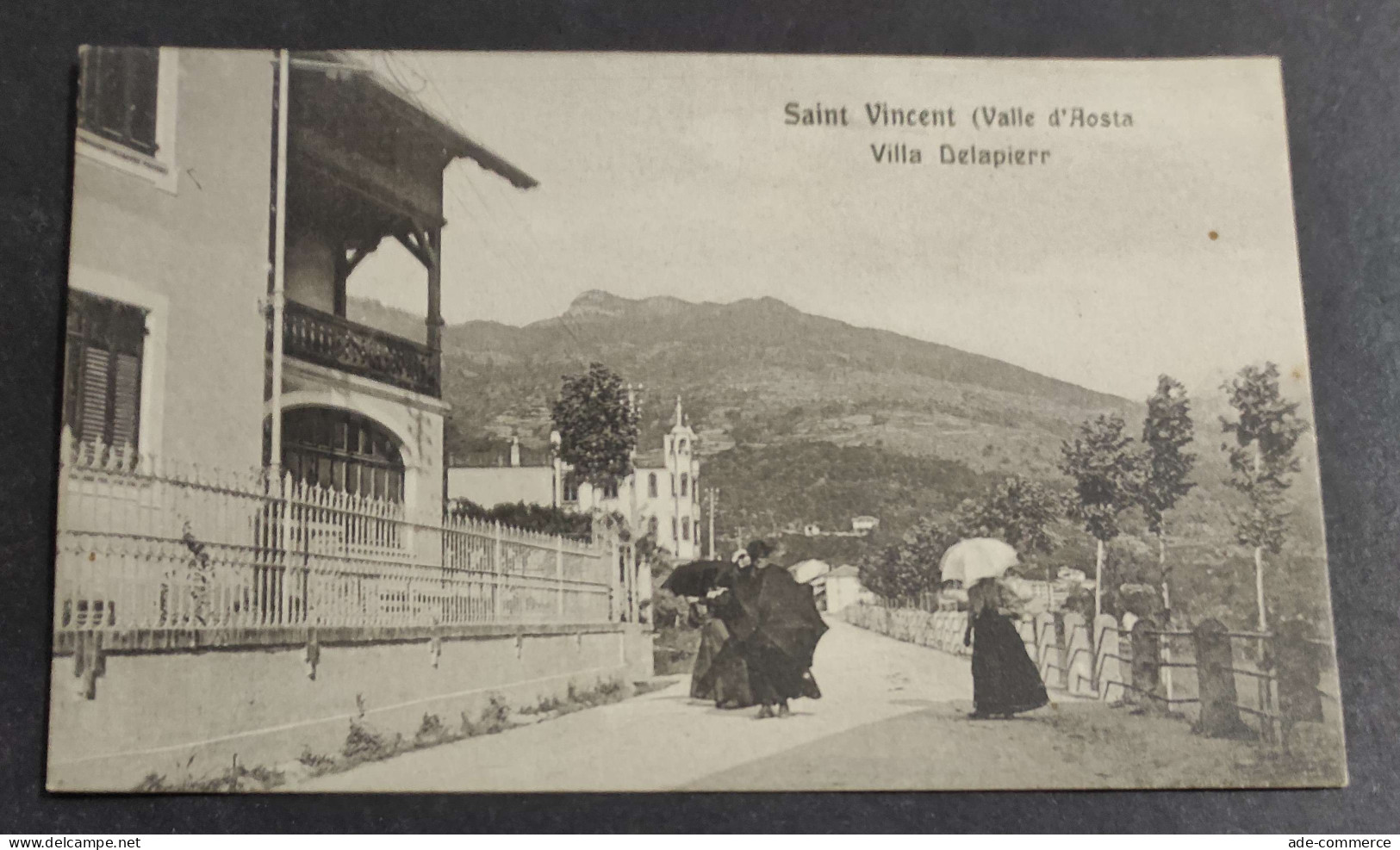 Cartolina Saint Vincent - Villa Delapierre (Valle D'Aosta)                                                               - Aosta