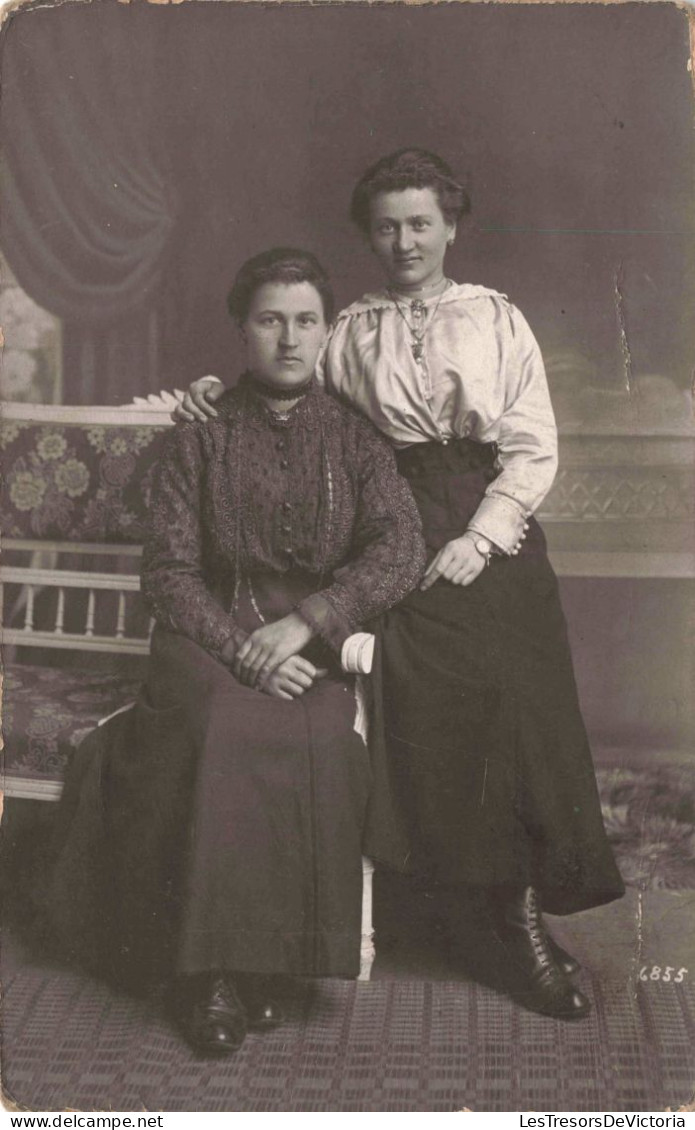 CARTE PHOTO - Portrait De Famille - Deux Soeurs - Carte Postale Ancienne - Photographs