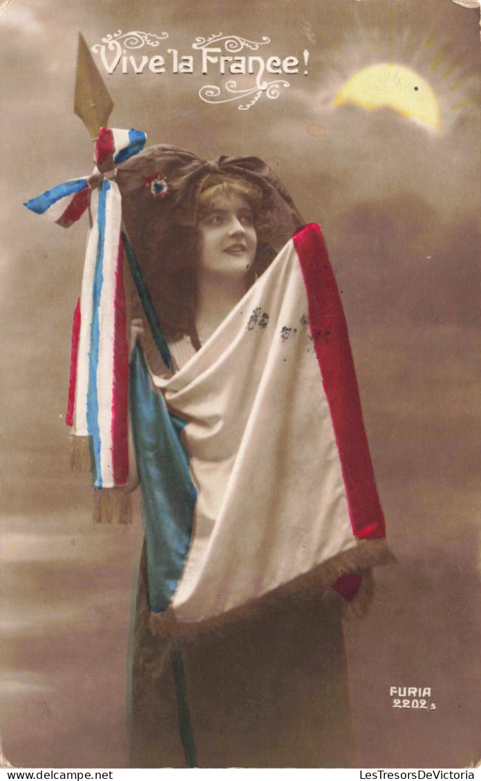 MILITARIA - Vive La France - Femme Avec Le Drapeau Français - Colorisé - Carte Postale Ancienne - Patriotic