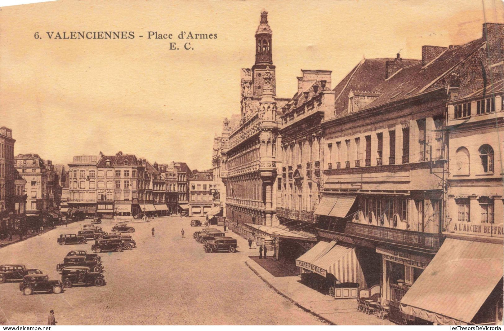 FRANCE - Valenciennes - Place D'Armes - Hôtel De Ville  - Animé - Carte Postale Ancienne - Valenciennes