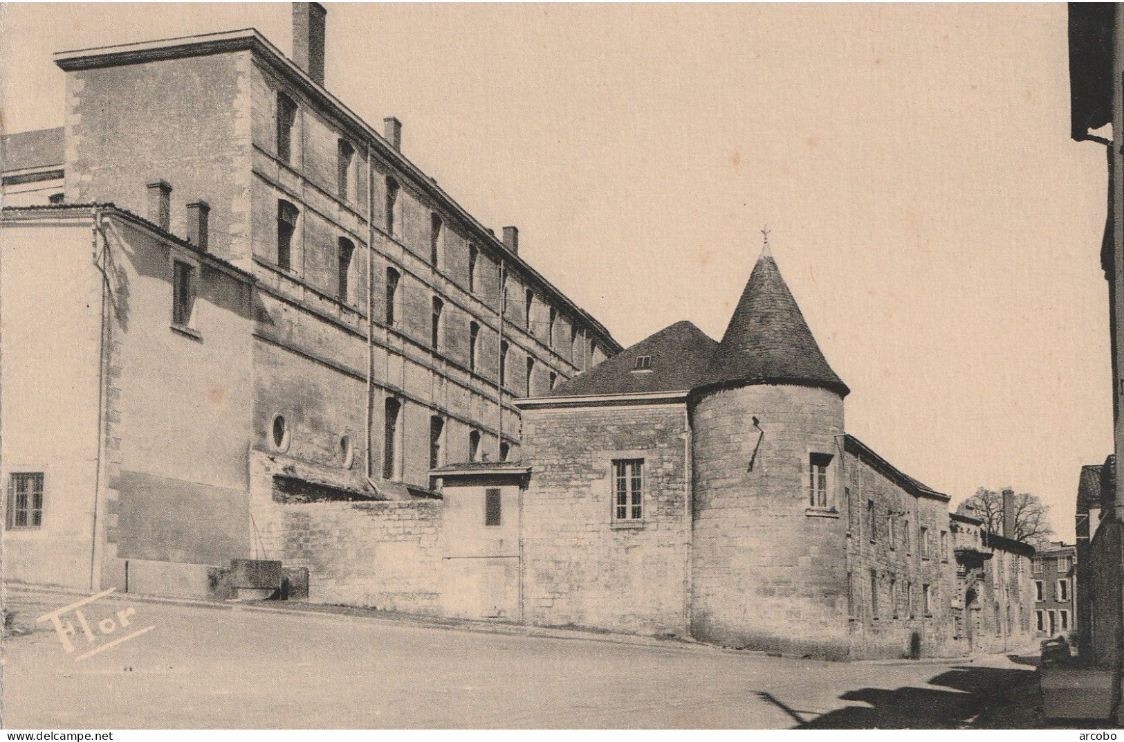 Saint Maixent L'école Caserne Canclaux - Thenezay