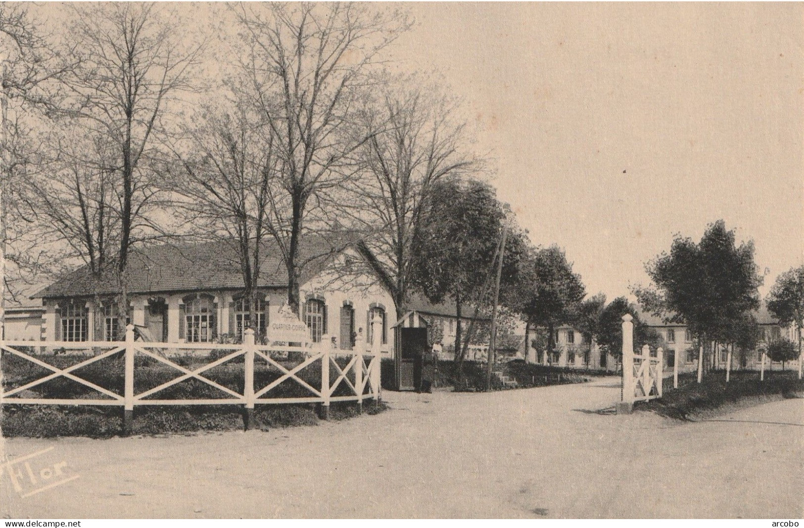 Saint Maixent L'école Caserne Canclaux Coiflé - Thenezay