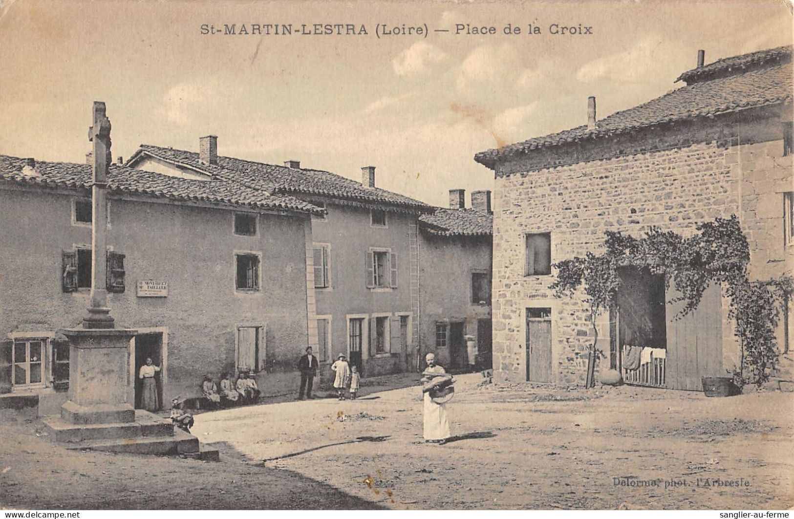 CPA 42 SAINT MARTIN LESTRA / PLACE DE LA CROIX - Otros & Sin Clasificación