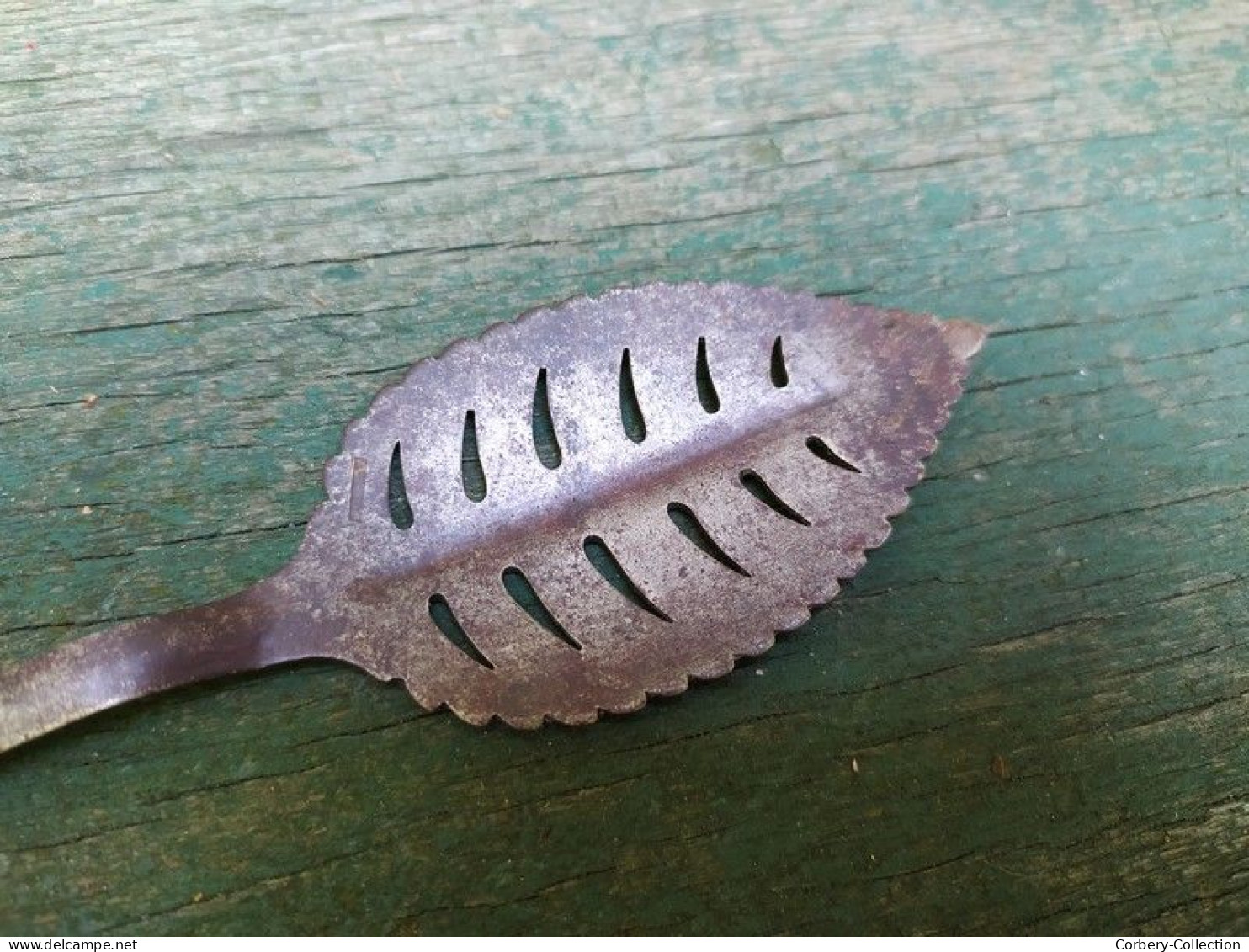 Ancienne Cuillère à Absinthe Forme De Feuille. - Spoons