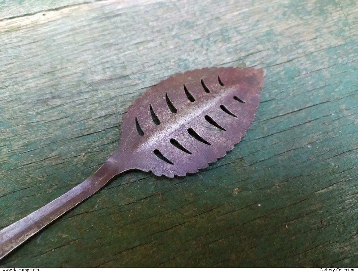 Ancienne Cuillère à Absinthe Forme De Feuille. - Spoons