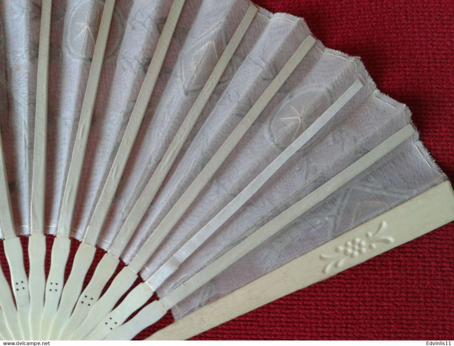 Antique! Victorian Style HAND FAN with Silver Sequin & White Lace Beautiful Bone Spokes