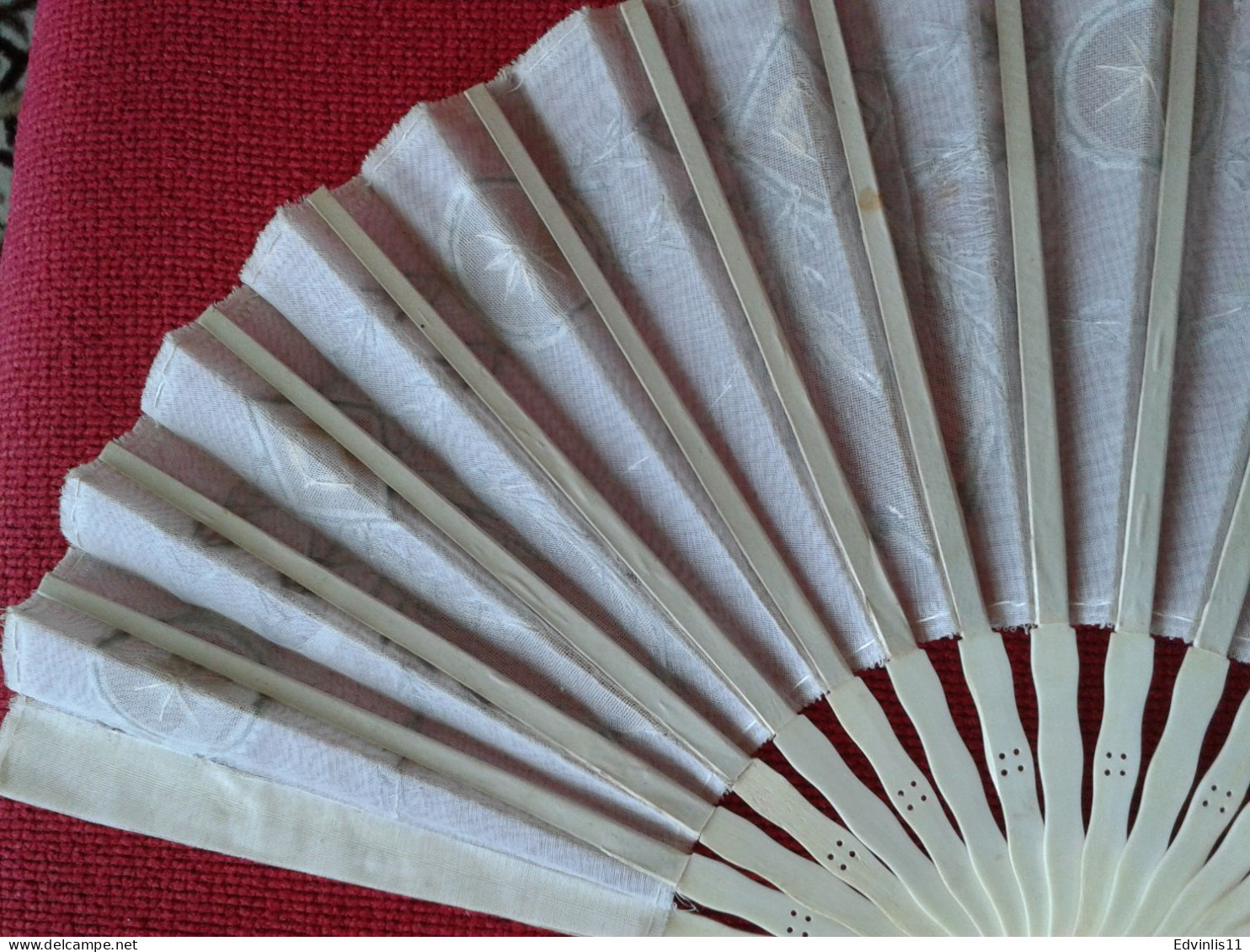 Antique! Victorian Style HAND FAN with Silver Sequin & White Lace Beautiful Bone Spokes