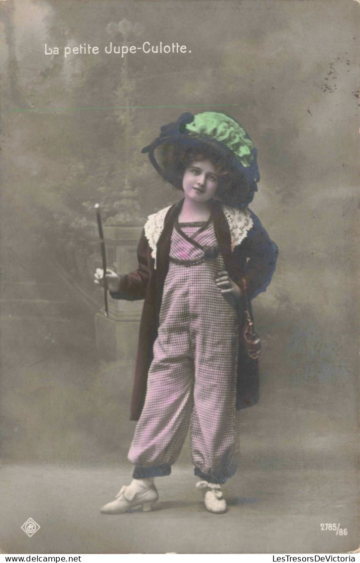 ENFANT - Portraits - La Petite Jupe Culotte - Petite Fille Portant Un Grand Chapeau -  Carte Postale Ancienne - Portraits