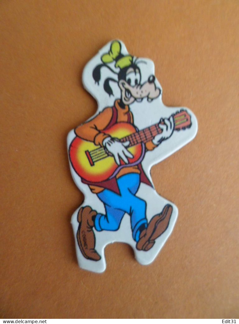 No Autocollant -, Vieux Magnet Disney Chien Dingo Donald - Qui Joue De La Guitare - Characters