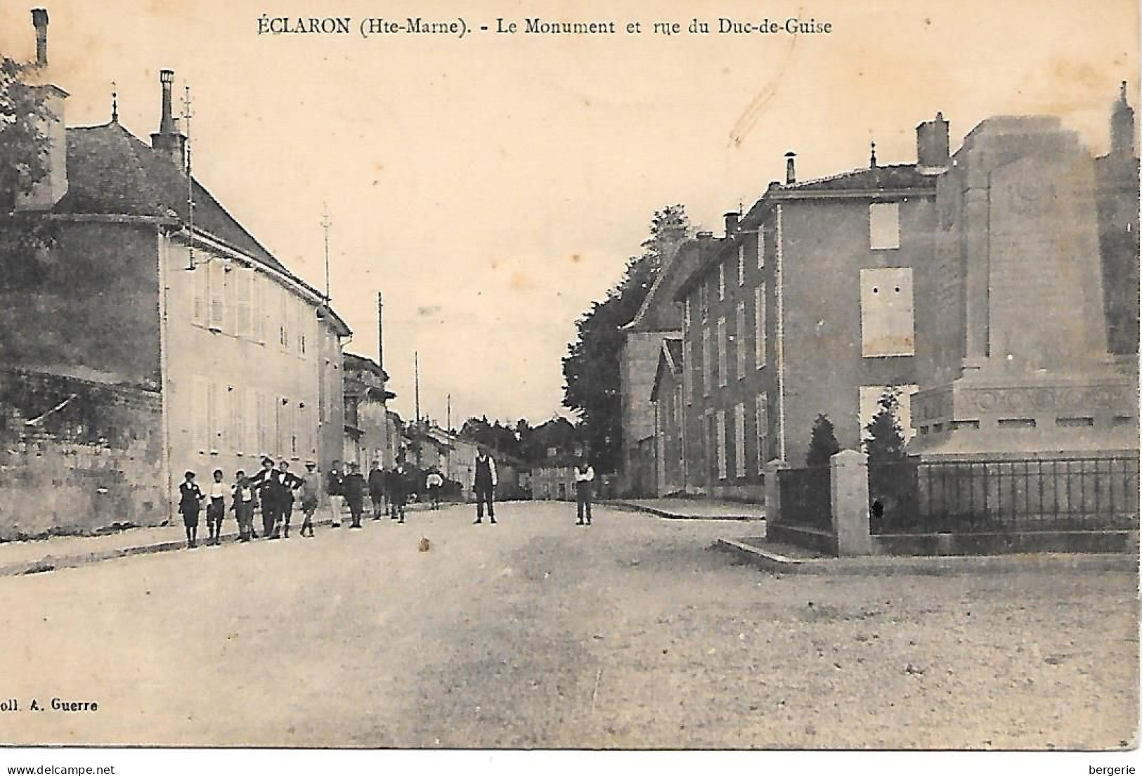 B/195               52    Eclaron     -   Rue Du Duc De Guise  -  Le Monument - Eclaron Braucourt Sainte Liviere