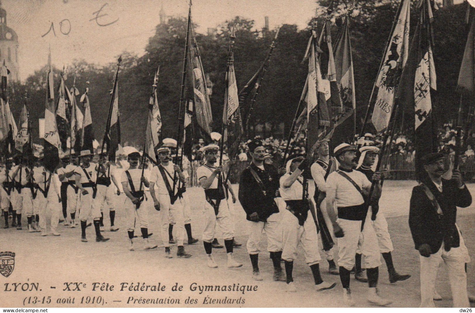 XXe Fête Fédérale De Gymnastique, Lyon 1910 - Présentation Des Etendards - Carte S.F. Non Circulée - Gymnastiek