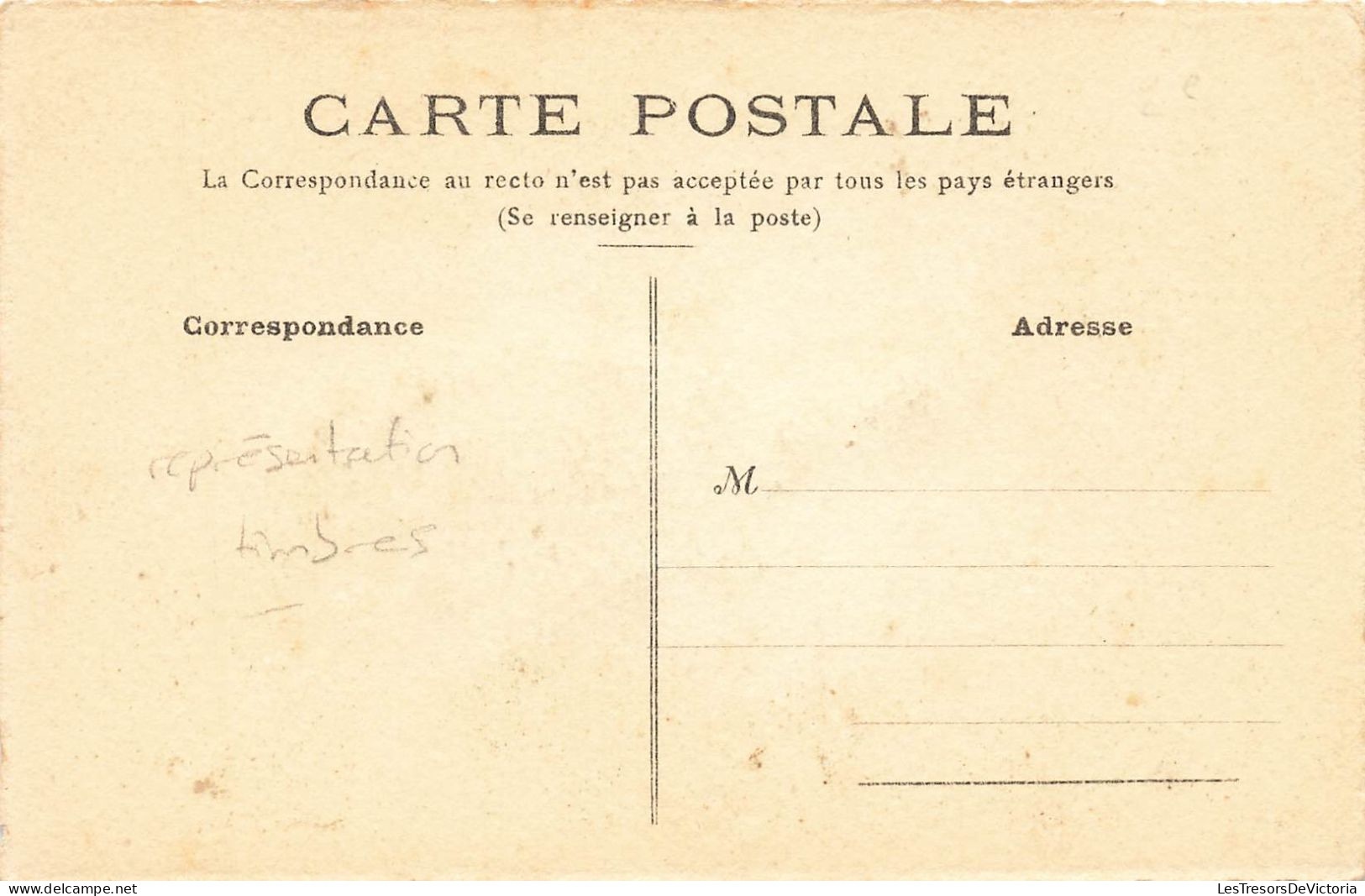 Représentation De Timbres - Illustrateur - Découpage - Homme Qui Fume Le Cigare -  Carte Postale Ancienne - Timbres (représentations)