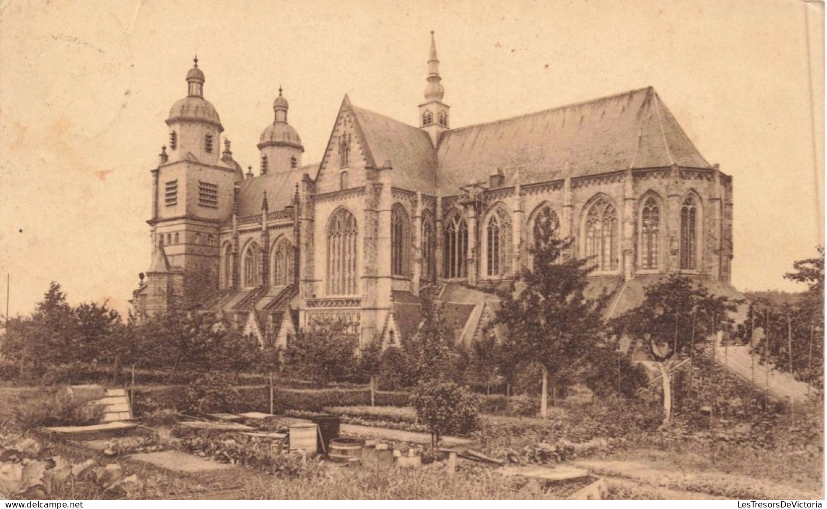 BELGIQUE - Saint Hubert - La Basilique (Vue Du Flanc Méridional) - Carte Postale Ancienne - Saint-Hubert