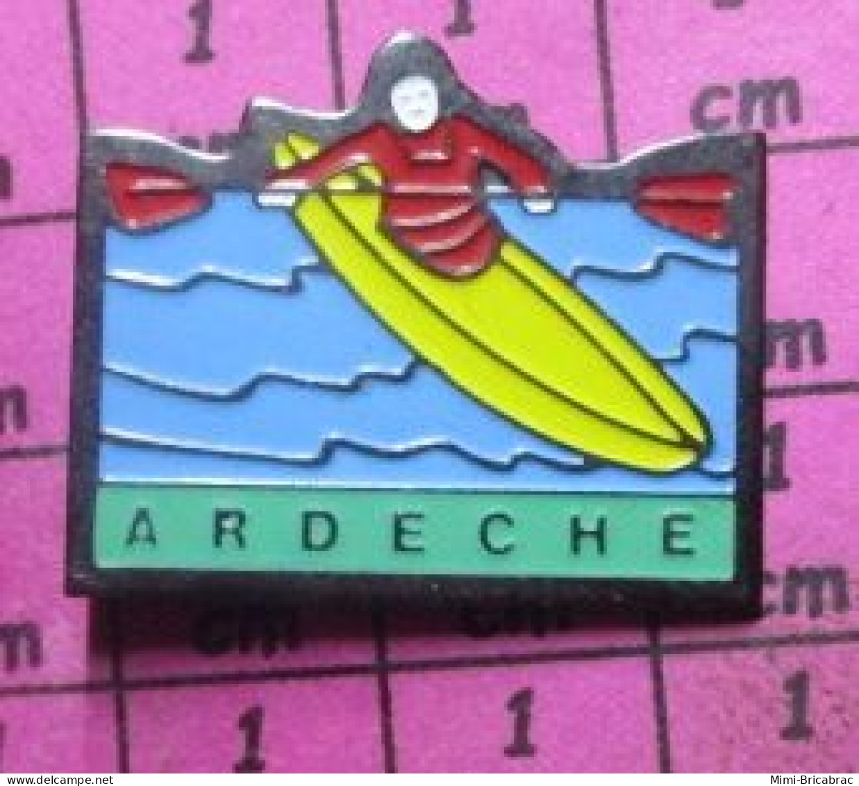 918A Pin's Pins / Beau Et Rare / THEME : SPORTS / CANOE KAYAK RIVIERE ARDECHE - Kano