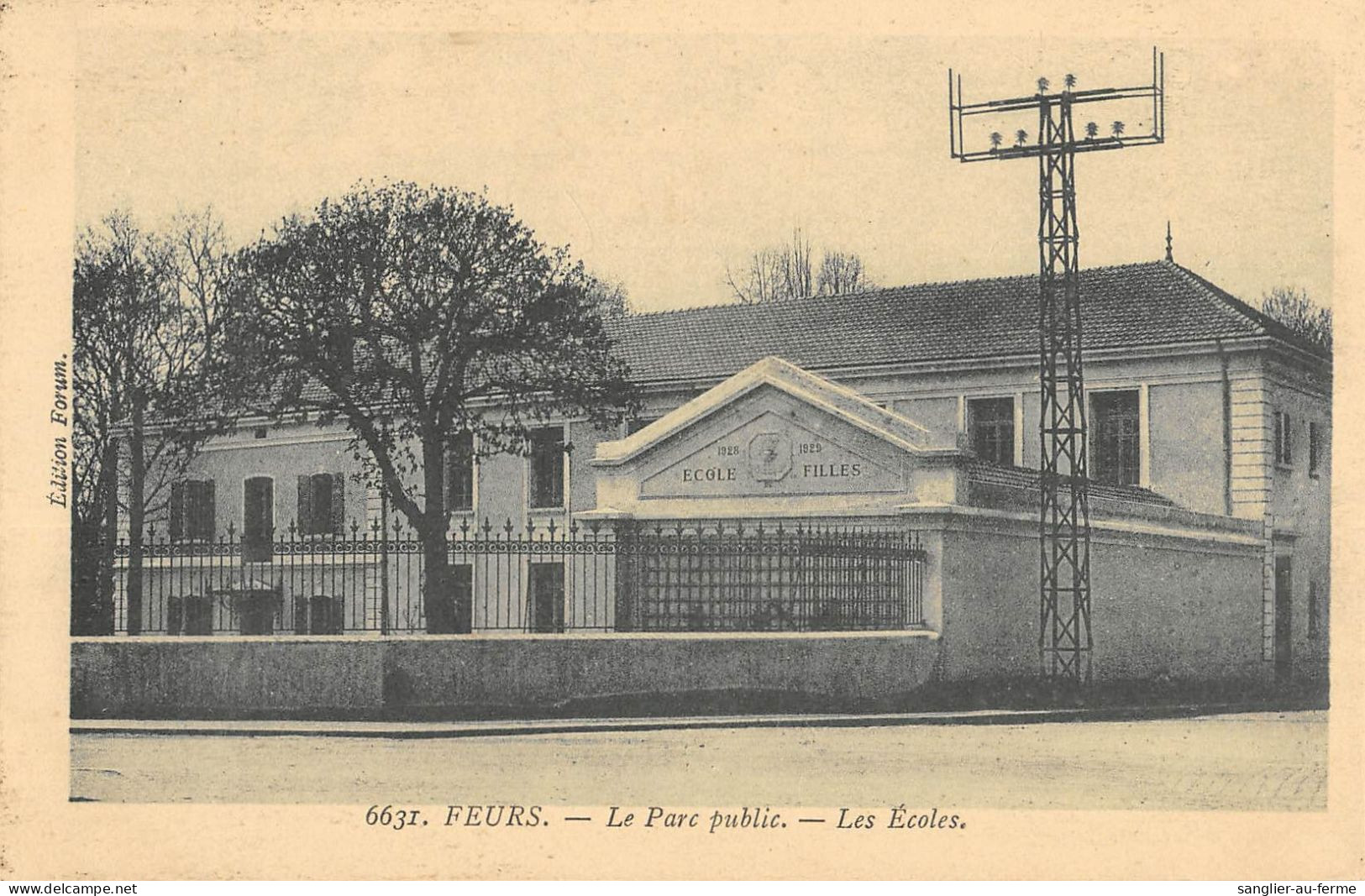 CPA 42 FEURS / LE PARC PUBLIC / LES ECOLES - Feurs