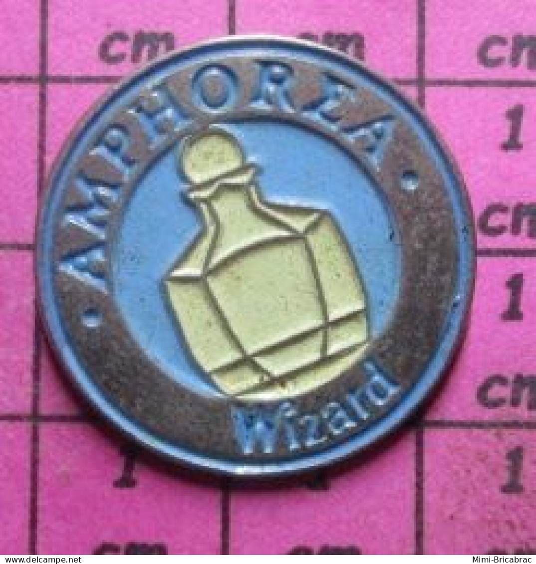 918A  Pin's Pins / Rare Et Beau : PARFUMS / PARFUM D'AMBIANCE AMPHOREA WIZARD - Parfums