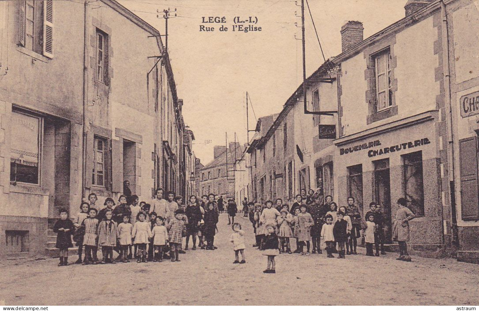 Cpa - 44 - Legé -pas Sur Delc.-animée- Rue De L'eglise - Boucherie / Charcuterie -  Edi Lollier N°.... - Legé