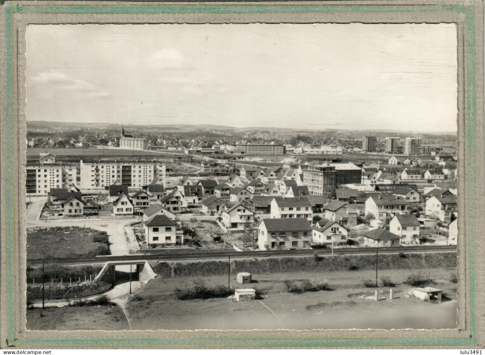 CPSM Dentelée - (68) SAINT-LOUIS - Vue Aérienne Sur La Cité De La Frontière En 1961 - Saint Louis