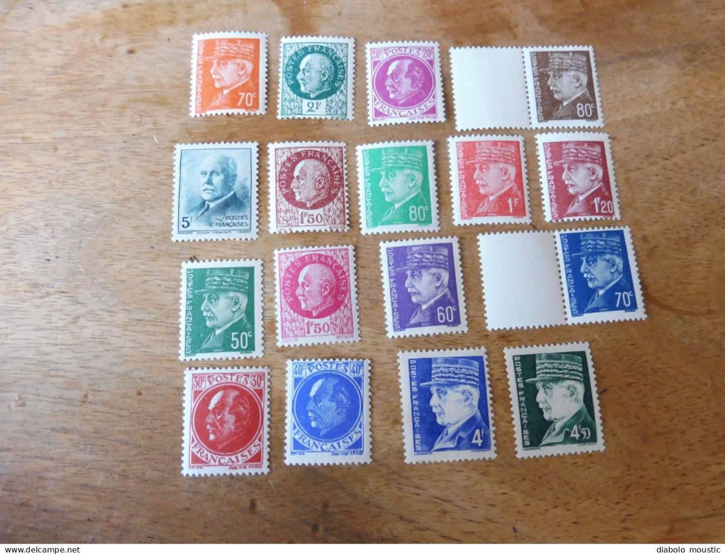 17 Timbres Neufs Des Années 1940 Avec Leur Gomme , Dont Pétain, Etc - 1941-42 Pétain