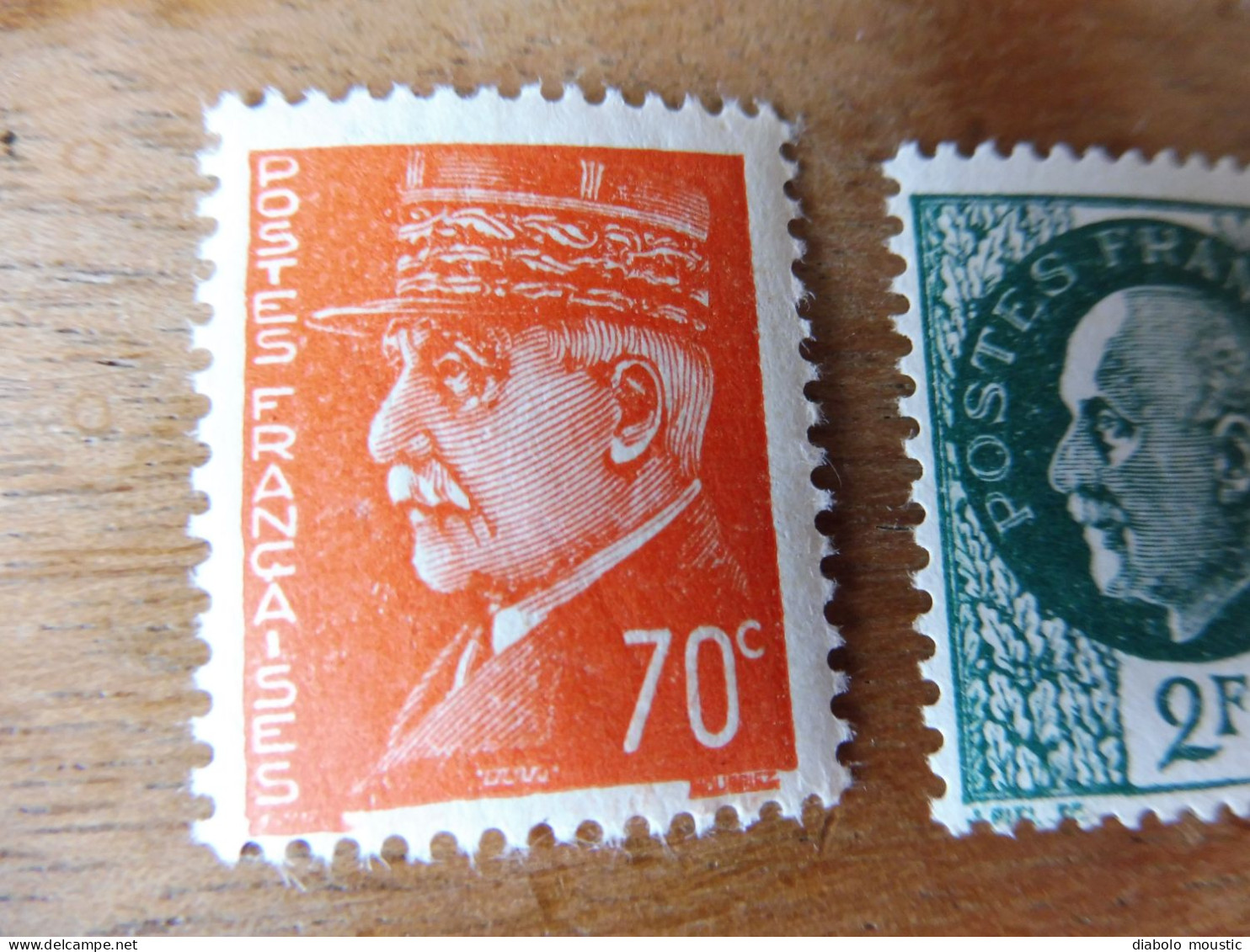 17 Timbres Neufs Des Années 1940 Avec Leur Gomme , Dont Pétain, Etc - 1941-42 Pétain