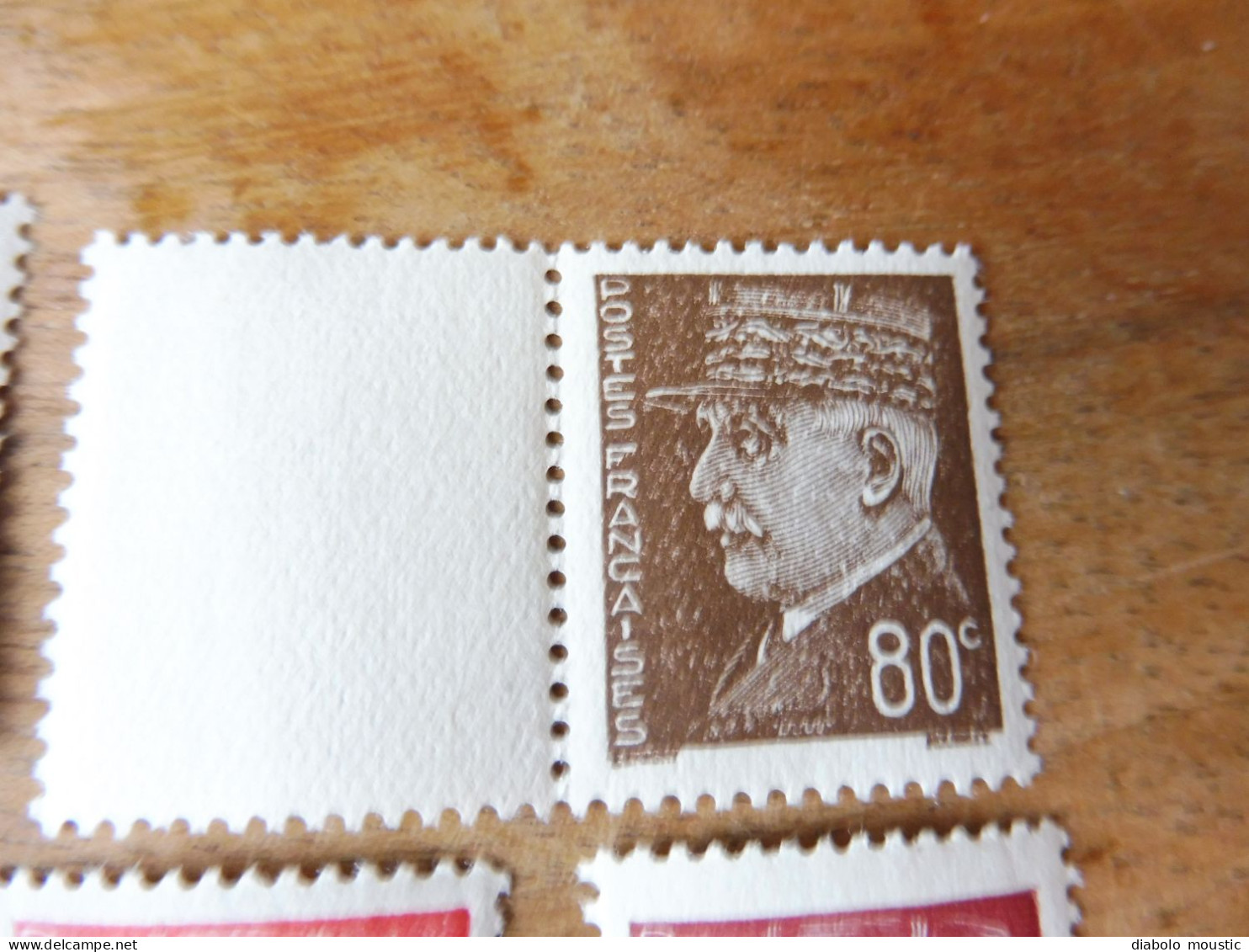 17 Timbres Neufs Des Années 1940 Avec Leur Gomme , Dont Pétain, Etc - 1941-42 Pétain