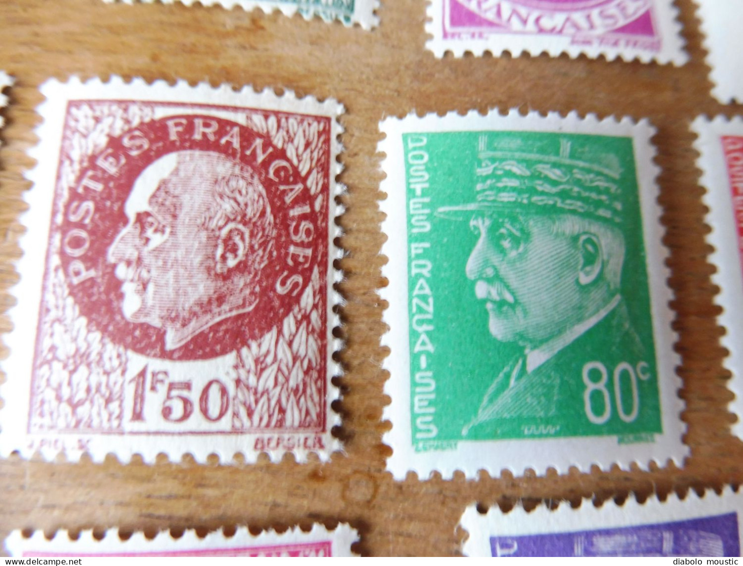 17 timbres neufs des années 1940 avec leur gomme , dont Pétain, etc