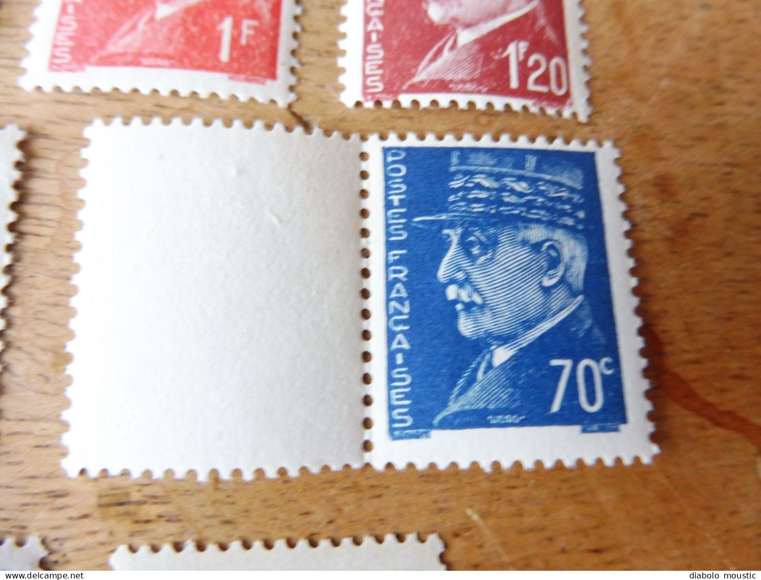 17 timbres neufs des années 1940 avec leur gomme , dont Pétain, etc