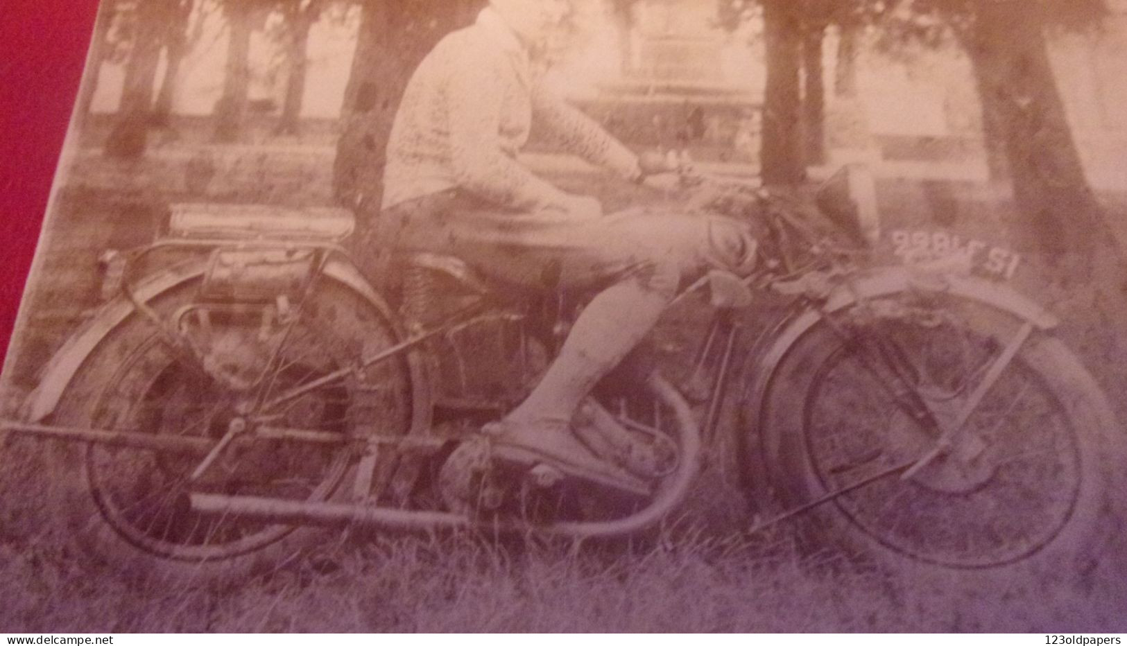 PHOTO JEUNE HOMME SUR SA MOTO 1930 - Auto's