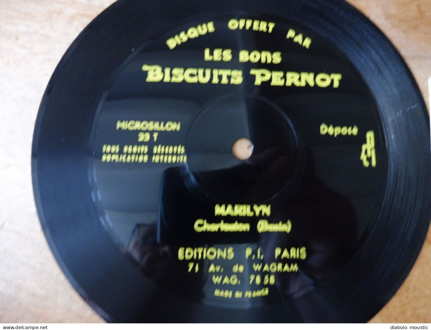 Disque Souple Microsillon 33 T  , Offert Par Les BONS BISCUITS PERNOTS : L'eau Vive, Marilyn , Pépito , - Unclassified