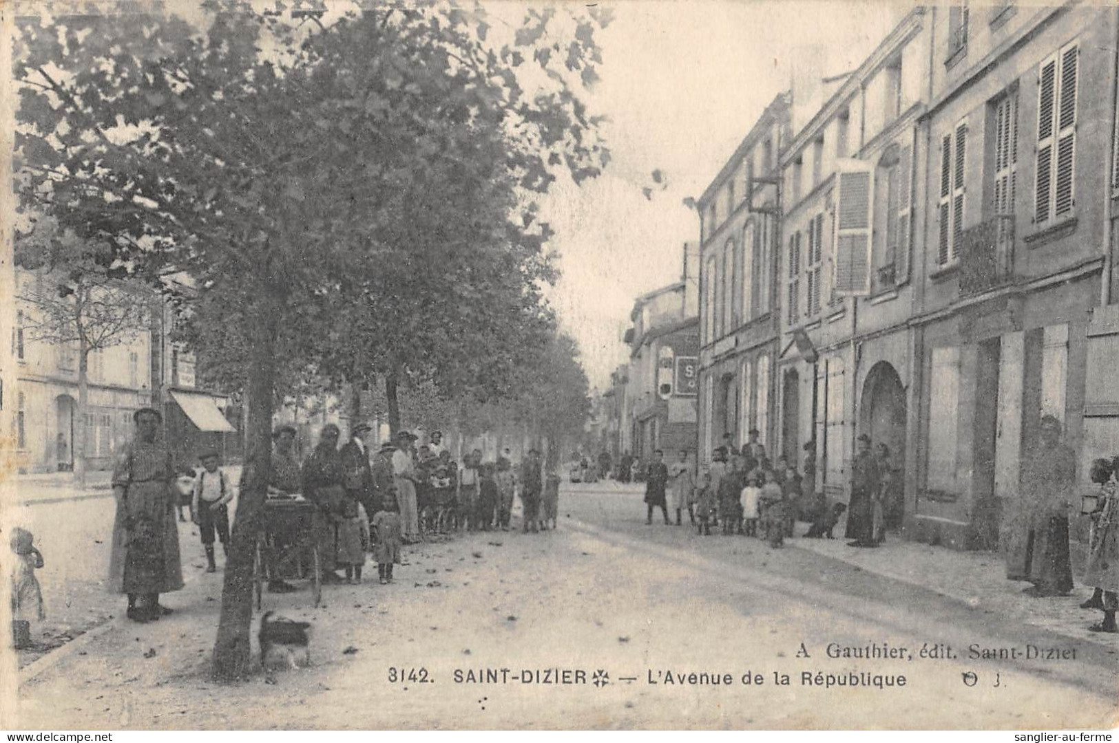 CPA 52 SAINT DIZIER / AVENUE DE LA REPUBLIQUE - Saint Dizier