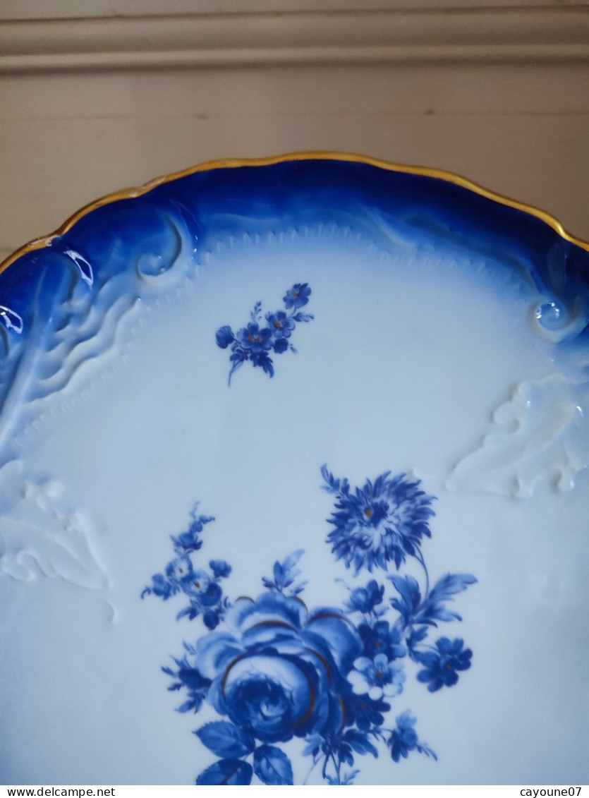 Tharaud Porcelaine  De Limoges Plat à Gâteau Bleu De Four Et Fleurs Dont Roses - Limoges (FRA)