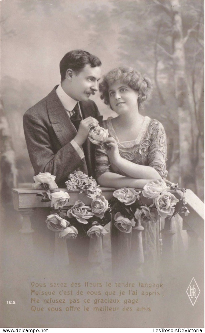 COUPLE - Vous Savez Les Fleurs Le Tendre Langage -  Colorisé - Carte Postale Ancienne - Paare